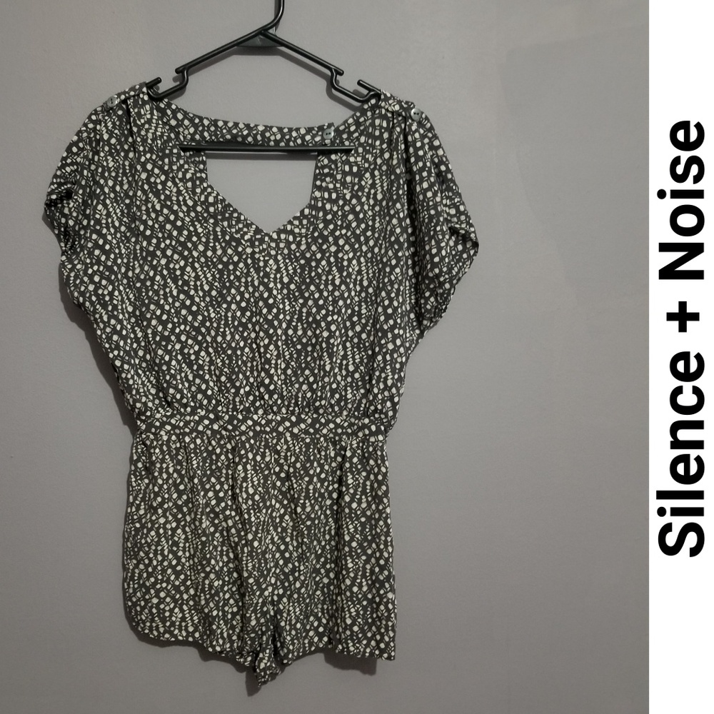 Silence + Noise Grey Pattern Romper